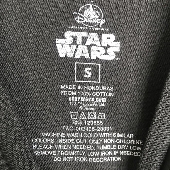 NWT Disney Parks Star Wars The Mandalorian Baby Yoda Graphic T-shirt Size Small - Picture 3 of 6